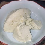 五ケ山豆腐 - お皿に出すと白っぽく見えますね