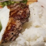 CHILLAX BURGERS&WINE - ロコモコプレート（アボカド付）