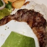 CHILLAX BURGERS&WINE - ロコモコプレート（アボカド付）