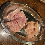 ホルモンさわ - 左は豚肉右は牛肉のミノです～！