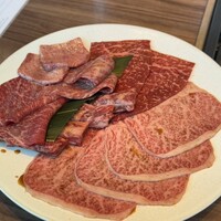 焼肉うしごろ 新宿三丁目店 - 