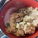 牡蛎処 桝政 - 牡蠣飯、少なめ量なので当然オカワリ