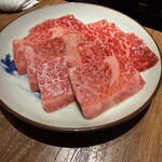 厳選焼肉 一石三鳥 - 手前がサンカクバラ・奥がランプ