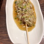 焼きとん大国  - 串盛り5点の一本。ネギ乗っかってる何か。レバー？？