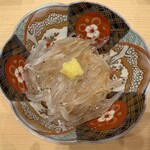 鮨桂太 - 白魚：新鮮さが際立つポキポキ食感に爽やかな苦味