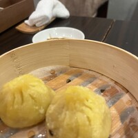 白碗竹快樓 赤坂店 - 蟹味噌入り小籠包
