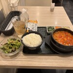 東京純豆腐 - 豚キムチスンドゥブ、Bセット「サラダ+ナムル+韓国のり+ごはん」、ジンジャエール