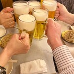 居酒屋 なんちゃん - カンパーイ！　いい感じのグリップ