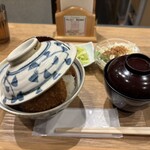 新潟カツ丼タレカツ 飯田橋店 - 二段もりヒレカツ丼、セット「みそ汁、サラダ、お新香」、温泉卵