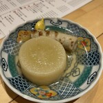 やきとん たまや商店 - おでん大根120円。ちくわ100円