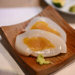 うを徳 - "鱲子（からすみ）＋唇瓣烏賊（もんかふいか、=かみなりいか）"、斷面（きりくち）