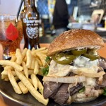 髙橋バーガー - 2025.2マンスリー　THB的鹿肉のフィリーチーズステーキ風バーガー