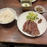 牛たん料理 閣 ブランドーム本店 - とろろは必ず頼みたい！