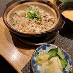 めしや 克元 - 鯛めしには漬物も付きます