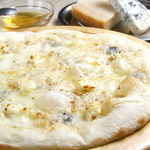 Oishii Piza Ga Taberareru Omise Fan - ４種のチーズピザ