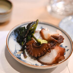 うを徳 - 《相州佐島（さじま）》の"章魚（たこ）"、w/紅鳳菜（きんじさう、=すいぜんじな）