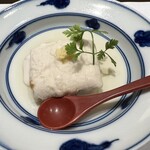 しゃぶしゃぶ･鋤焼･虎河豚 的山 - 焼き物。ごま豆腐です。