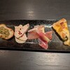 ブリック - 前菜 4種類（ブルスケッタ、鶏ハム、リンゴを生ハムで包んだもの、キッシュ）