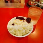 横浜家系ラーメン 大輝家 - 税込み１００円食べ放題ライスの無料トッピング載せ！