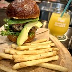 BOMBER BURGER - アボカドトッピング