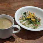 コロンバキッチン - セットのスープとサラダ