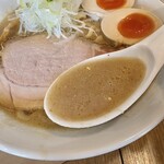 らぁめん蓮華 - 鶏ガラ&魚介系の、汐らぁめんスープ