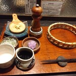 手挽きそば 一心 - 薬味、蕎麦つゆ