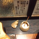 手挽きそば 一心 - 備え付けの塩