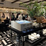 パレード - 店内。和洋中料理がいっぱい。