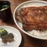 うなぎのまつ嘉 - 鰻丼　鰻が3枚になると鰻弁となります。