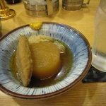 たばこや - おでん（大根・しらたき・黒はんべ）です。