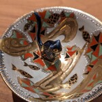 方寸長島 - 素敵な陶器の盃　真ん中に立体的な黒猫ちゃん