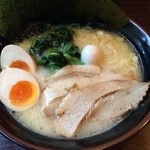 吟家 - 濃厚醤油とんこつ