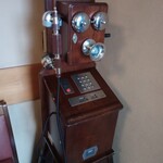 うなぎ 川松 - 2階エレベーターホールの公衆電話