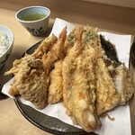 いもや - 牡蠣、穴子、レンコン、海老、春菊かき揚げ、海苔などなど