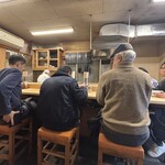 いもや - 店内はカウンターのみ7席