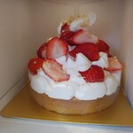 パティスリー リョーコ - 苺のタルトフロマージュ