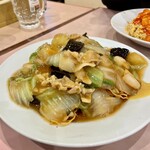 玉蘭 - 五目あんかけ焼きそばはオイスターと八角の香りが特徴的