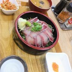 魚魚鮮 - ぶり盛山かけ丼はぶりコリコリのきときと
