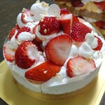 パティスリー リョーコ - 苺ぎっしり！