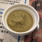 インド料理 パリワル - 風味が最高! タマリンドとミントのチャトニ