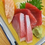 大衆すし酒場 じんべえ太郎 川越西口店 - お刺身盛り合わせ 込483円