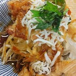 大衆すし酒場 じんべえ太郎 川越西口店 - しらすオニオンサラダ 込362円