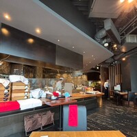 羅豚 ギンザ・グラッセ - キツキツ&ブッフェゾーン。ドリンクは別側。