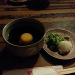 そばつゆには生玉子が