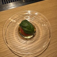 TANAKA YAKINIKU RESTAURANTE - フルーツトマトサラダ（シンプルに細部に拘って）