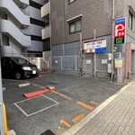 無鉄砲  - 僅か3台　ちなみに駐車中の車はウチの車ではありません