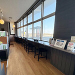 道の駅 神話の里 白うさぎ - すなばコ〜シ〜さんのイートインスペース (HPより)