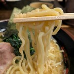 横浜家系らーめん英 - 麺・ズーム