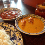 印度料理シタール - キーマ（左）バターチキン（右）